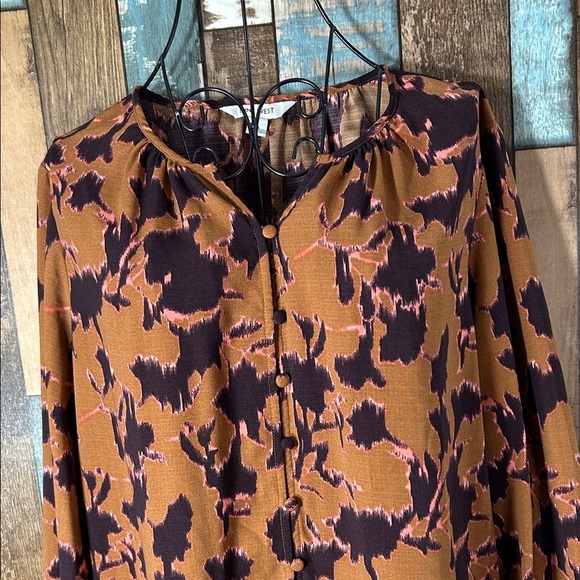 Floral Women's button down Blouse - Picture 4 of 16